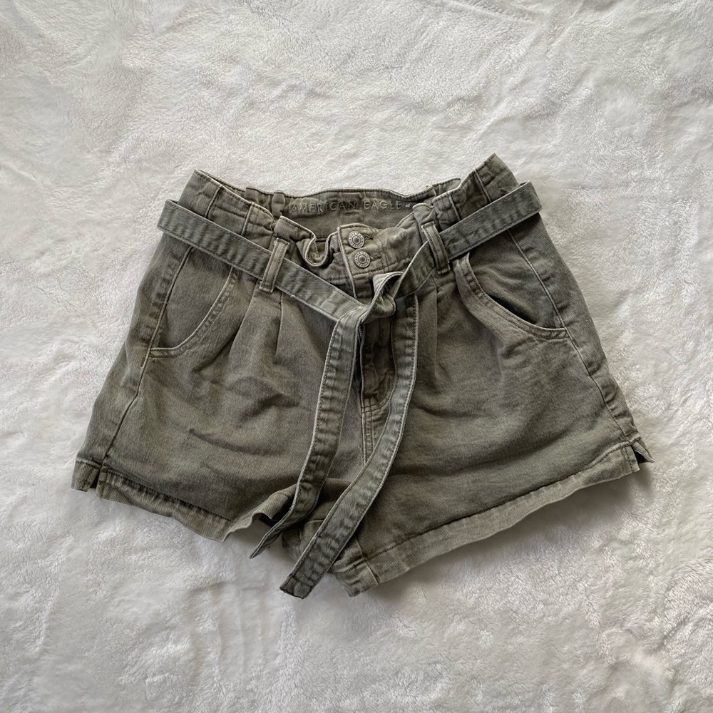 American Eagle High Rise Paperbag Mom Shorts Size 4 Olive Green Belted Waist